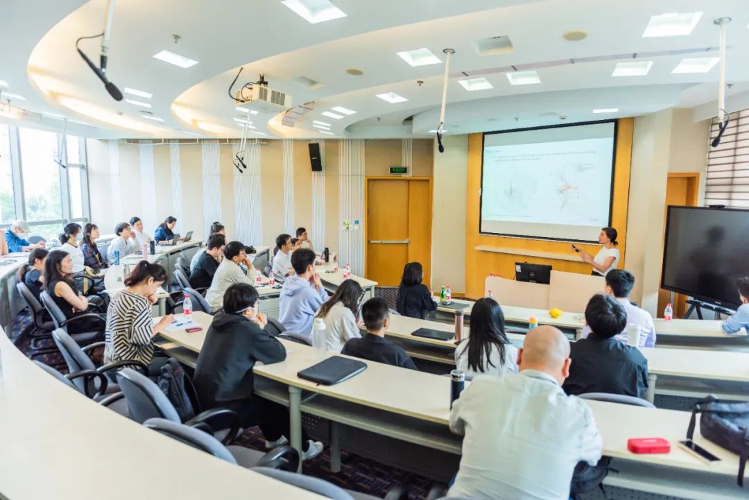 第四届“经济学新秀中国行”在经济学院成功举办